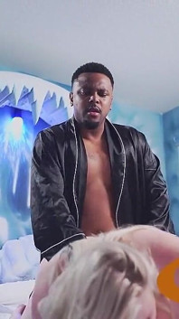 Semaj Media Stella Daniels et Finny se réchauffent en baisant