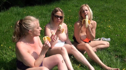 Dirty Doctors Clips - Mature British Lesbians: Lesbian lagi asik main di luar ruangan