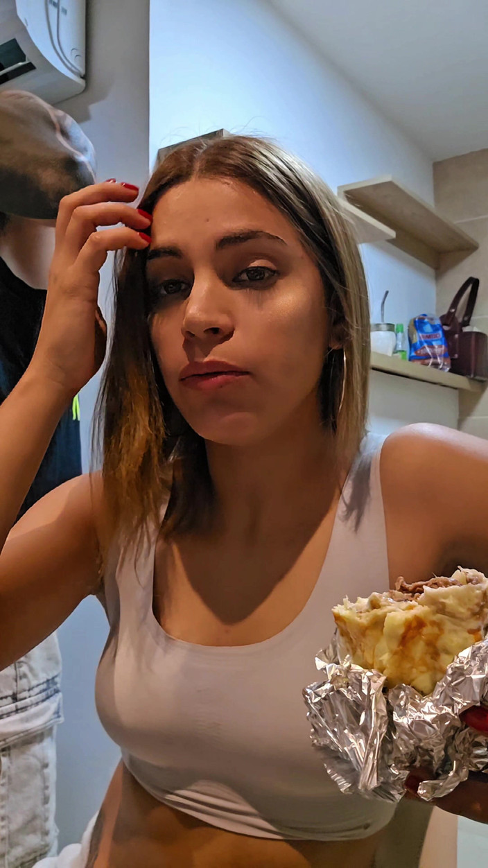 Young big apple: Amatérský pár jí při živém přenosu