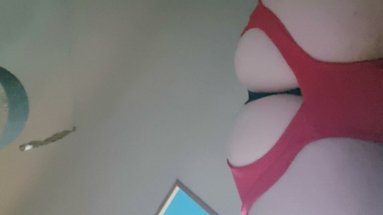 Bettycoquine: Erkek arkadaşımı poposundan tutuyor ve o da sevgilisini çok seviyor