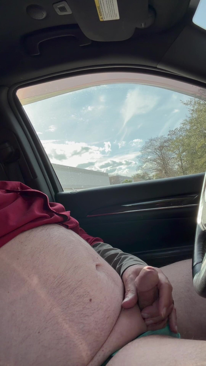 GottaLuvBB: Otoparkta mastürbasyon yapıyor