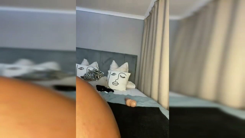 Legendary Booty Overdose: Awek montel hitam menyembah pantat dan kongkek dildo
