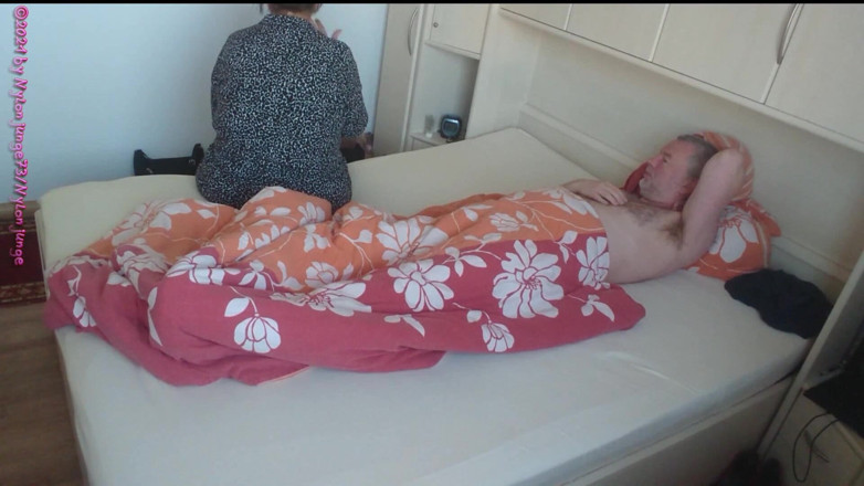 NylonjungeCarmen: Žhavé sexuální setkání s tlustou MILFkou 1 ** svlékání **