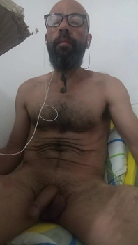 내 몸을 볼 수 있게 옷을 벗는다
