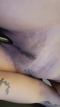 Na noze stolu