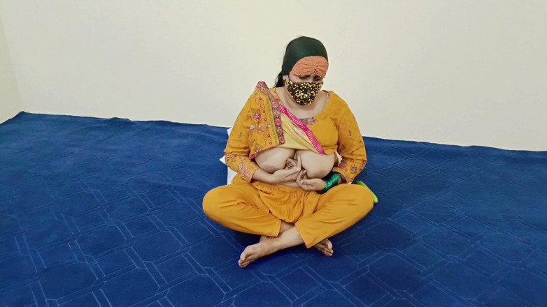 IndianDesiBabhi: La calda sexy zia indiana orgasma con grandi tette ed...