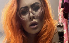 Dani the Girl: Милфа трахает ее киску и задницу новой игрушкой, пока не сквиртует