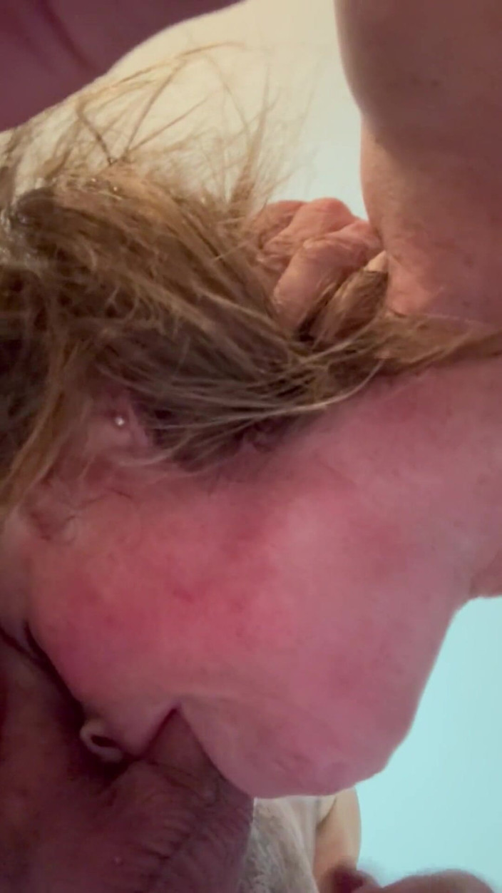 Bonewizzard69: 堕落したチンコしゃぶりのミルフ、クローズアップ、チンコリングのチンコと睾丸