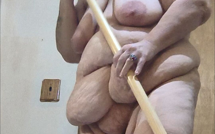 HerculesnVENUS: Faxineira nua essa garota com tesão precisa de uma pausa...