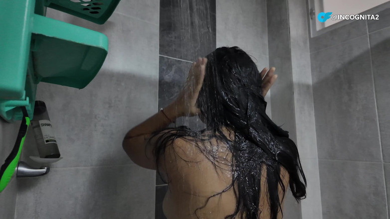 Solo_incognita: 2부 - 침대에 숨어 그녀의 질을 가지고 노는 그녀를 잡아