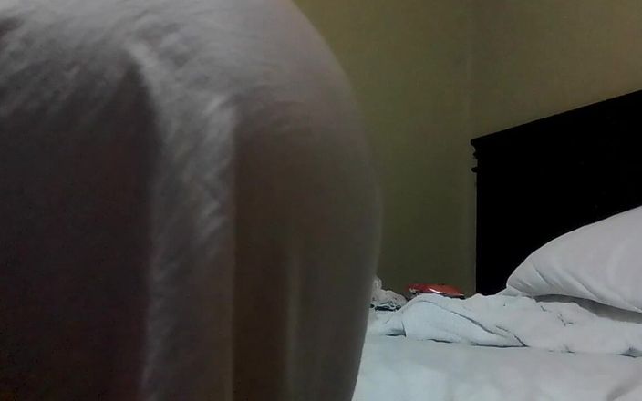 Gloryhot69: Ciesząc się moją dupą w domu
