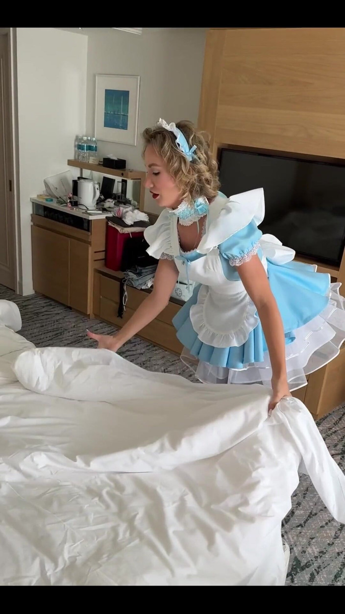 Angel The Dreamgirl: Mein neues zimmermädchen-kleid