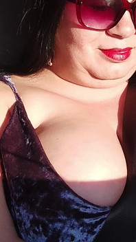 Mature BBW MILF Traveling, Fans in Slow Motion