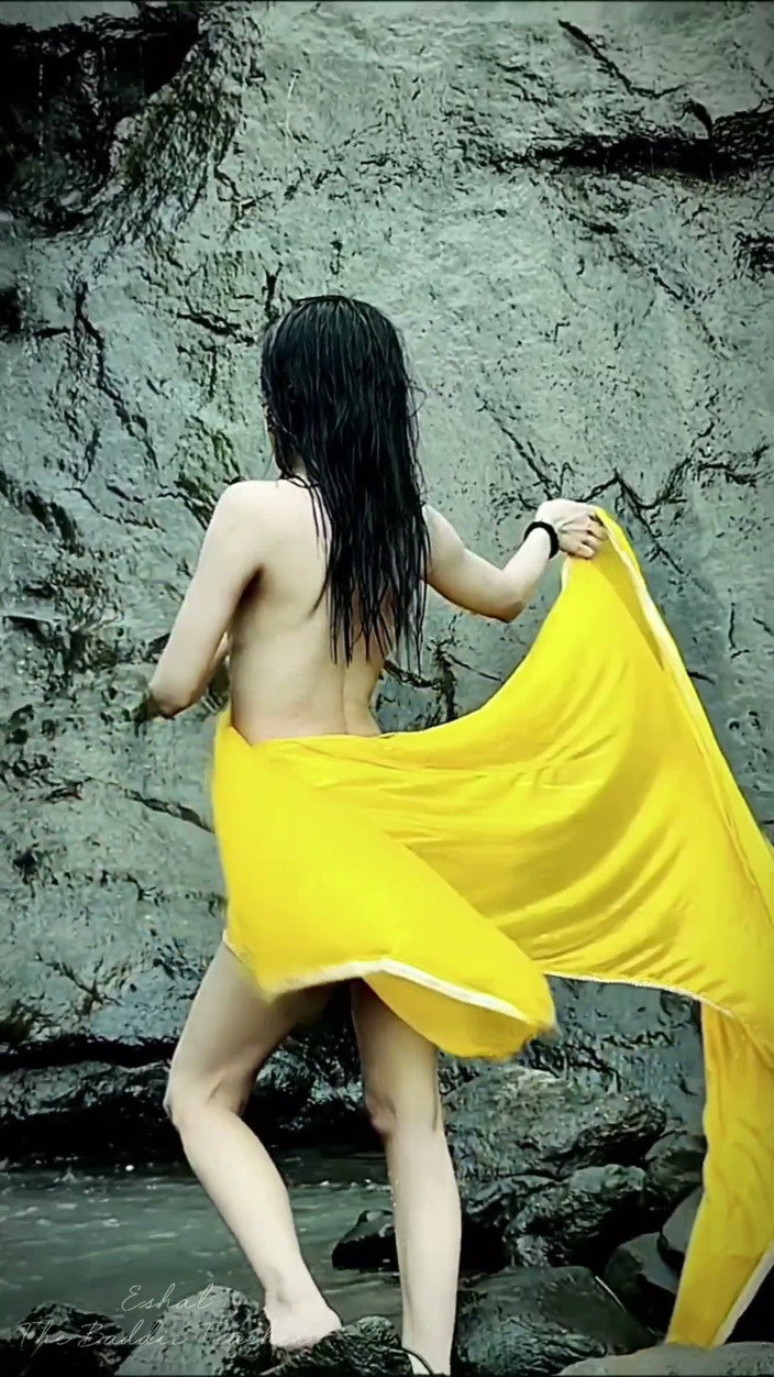 Eshal_Indianbaddie: The Desi Girl From the Street Took off Her Saree...