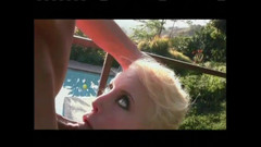 Porn4Life: Keinginan Moore The Blonde Dalam Tindakan