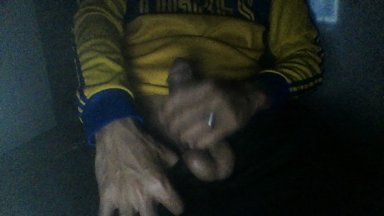 AlexAlejandro13: Ở nhà trên web cam