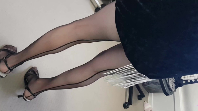 Dani Leg: パンストを履いたダニ脚が鏡の上で大きく絶頂