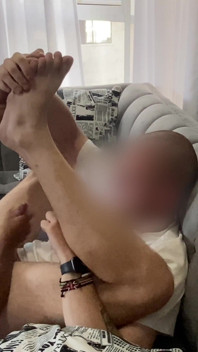 Süper minik Afrikalı 19 yaşındaki genç kız ilk beyaz yarağını alıyor ve yüzüne boşalıyor