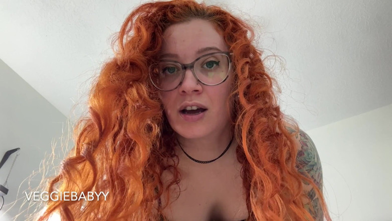 Veggiebabyy: Futa enche sua buceta com pau e uma gozada interna...