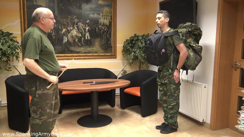 SPANKING BOYS VIDEO: Exército 0230 - Lukas Cil - versão curta