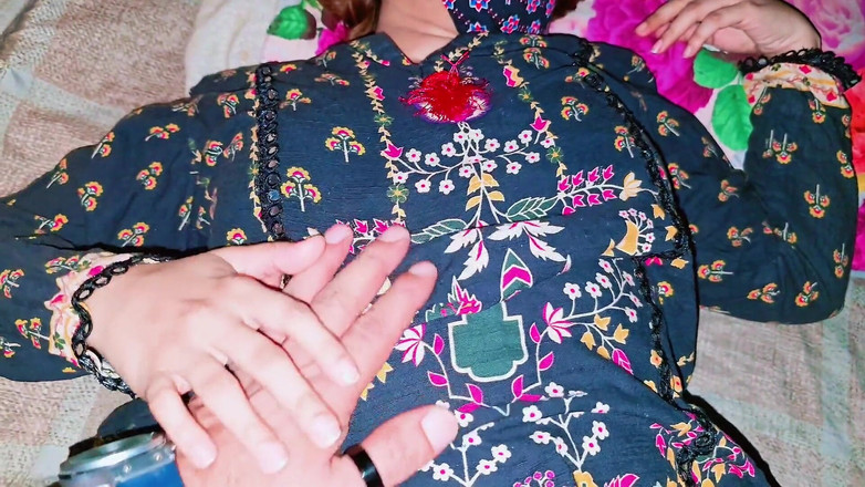 Faryal: 내 자지를 즐기는 인도 와이프