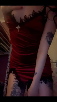 Bunny and The BBC Bull: Baghetă magică ejaculând în rochie roșie