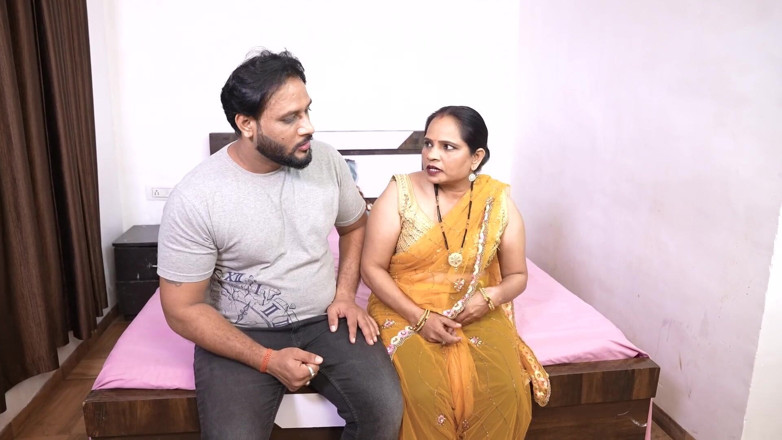 Aaka: Video rekaman seks viral tante seksi india dientot habis-habisan sama...