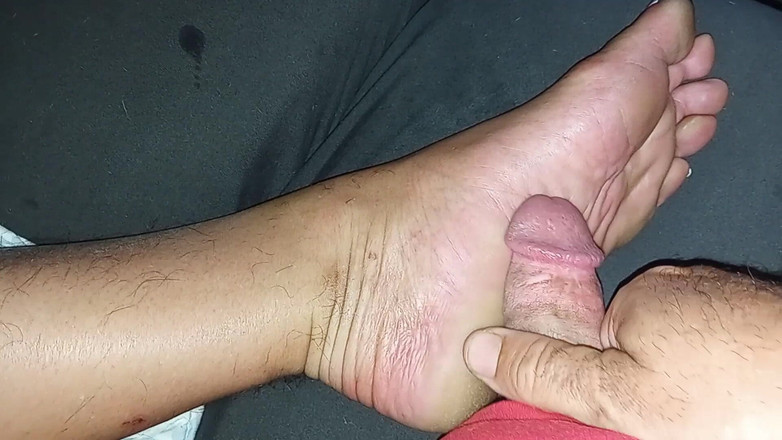 Midsouth Foot Fetish: di sofa sambil pamer solku