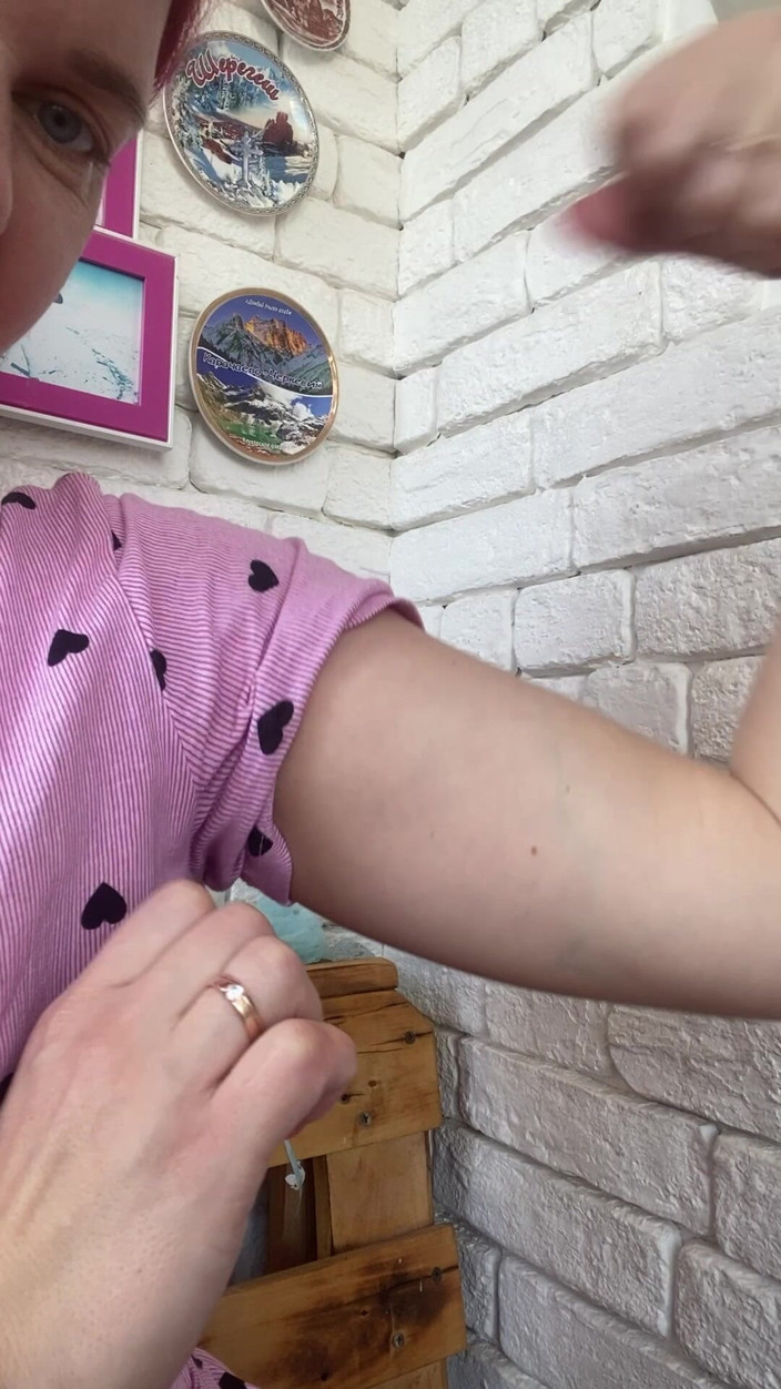 Hairy couple: Primer plano de mis músculos duros y fuertes y pecho:...