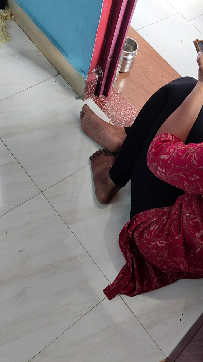 Tamil lesbian: 热辣的谈话和穿衣