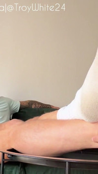 Tôn thờ chân nam Alpha thẳng