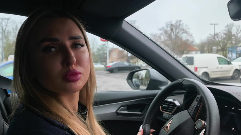 Goddess Lena: Dewi Pemompaan Pedal