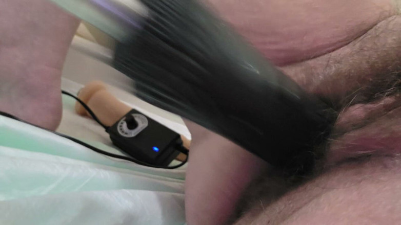 CrippleFreak4U: Sakatfreak4u göt ve amcık üzerinde sikiş makinesinin örtüsü
