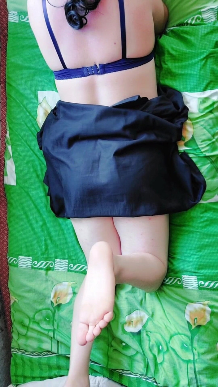 Kitty_Cross: Ik ben een schattige ladyboy in een minirok en mijn...