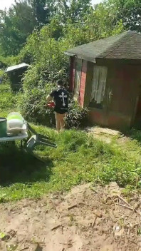 Největší děvka v Alsasku ukazuje svůj zadek na ulici C před kolemjdoucí