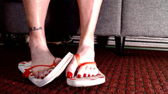 Abby Anna: Red Toenails Flop flops zralé nohy