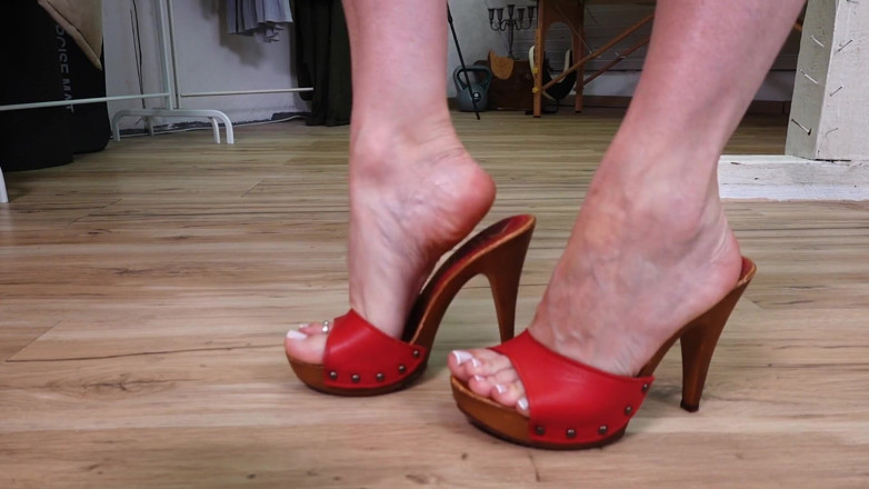 Sabdeluxe: Red Mules