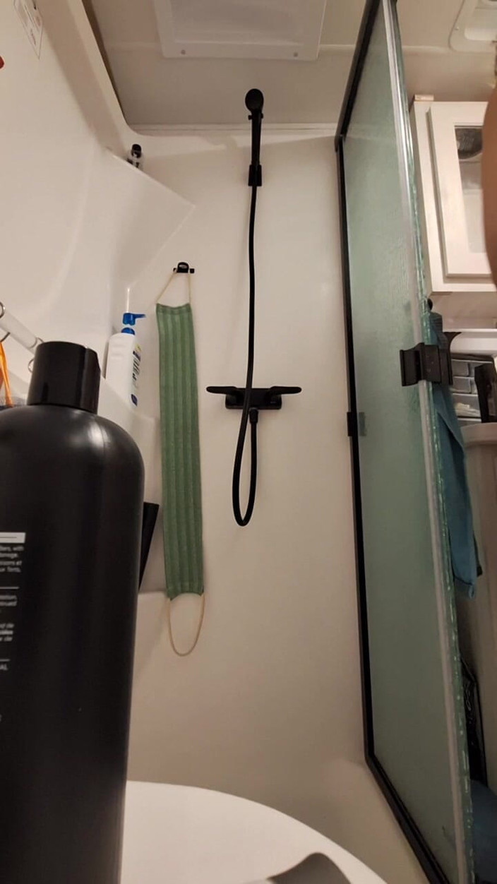 KittieNoOne: 내 핫한 포그 몸을 청소하는 걸 지켜봐