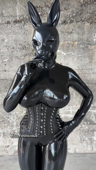 Heavy Rubber Bunny Girl