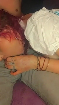 Dorothy segue la strada di mattoni giallo verso un cazzo delizioso duro, diventa disordinato con succhiare e cazzo in gola