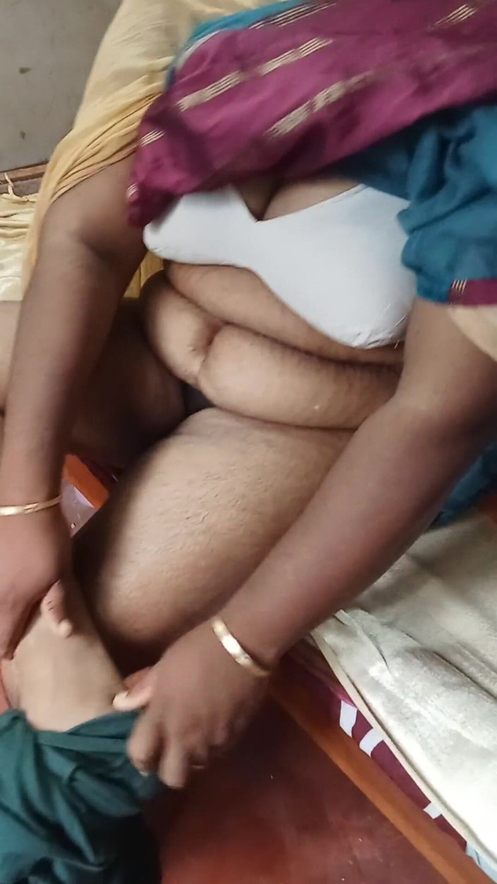 Bedroom: Indian Anty Hot Scenes