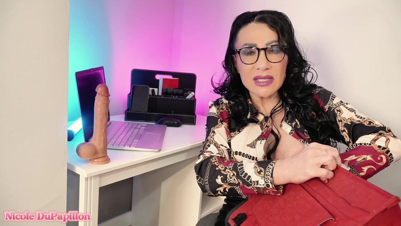 Nicole Dupapillon: Skonfiskowany dildo