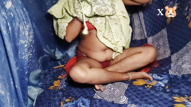 Desi step mom: Llevando un vestido a la hermanastra