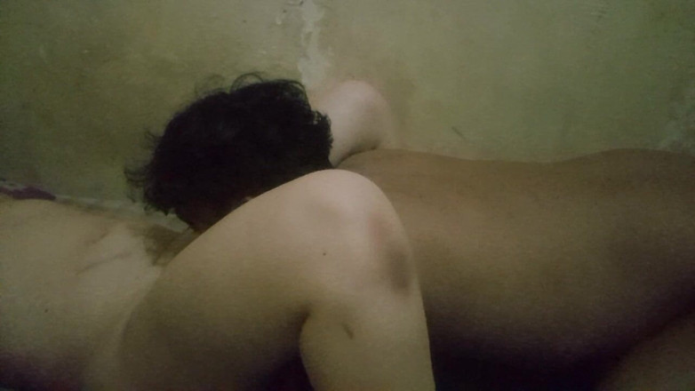 Angelina Pop: Menjilat pepek teman lelaki sehingga memancut mani