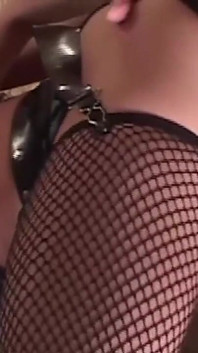 瓦妮莎张开了湿润的阴道