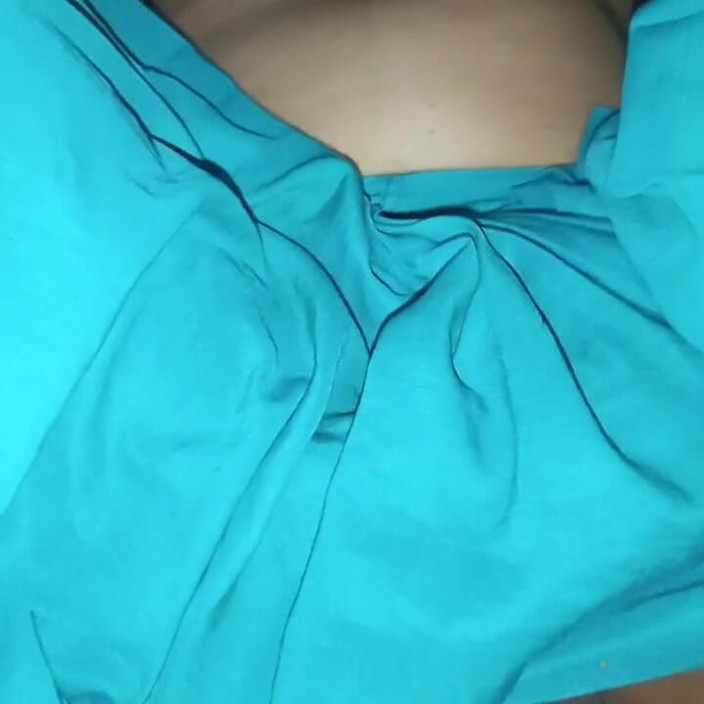 Savita5343: Padrasto faz sexo duro com enteada indiana no quarto