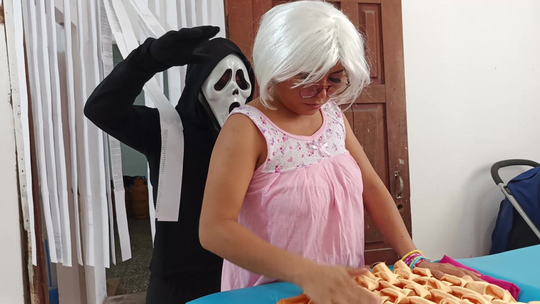 NEGRITA SEXY: Сексуальный страшный фильм. 50-летнюю женщину трахает незнакомец на Хэллоуин