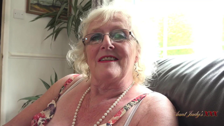 Aunt Judy's XXX: Auntjudysxxx - आपकी कामुक चोदने लायक दादी मकान के कपड़े पहनी Mrs Claire आपको वीर्य में किराया देने देती है - देखने का बिंदु