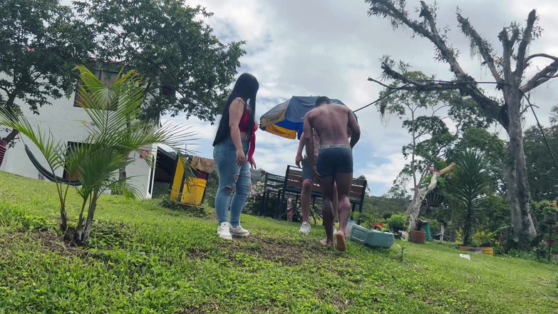 Anotonella-jones: 隣人が夫がいない時に誘惑してきて、激しく突かれてイッかしちゃう