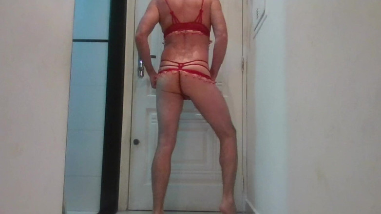 Alan Long: 新しいパンティは極太チンポに値する!